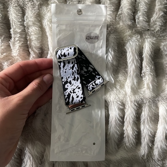 Cow print Apple Watch band - Picture 4 of 4